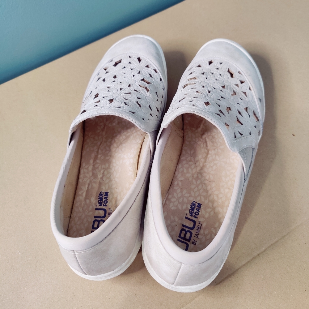 JBU by Jambu Wildflower Moc Slip-On Flat - Cream Size 8
